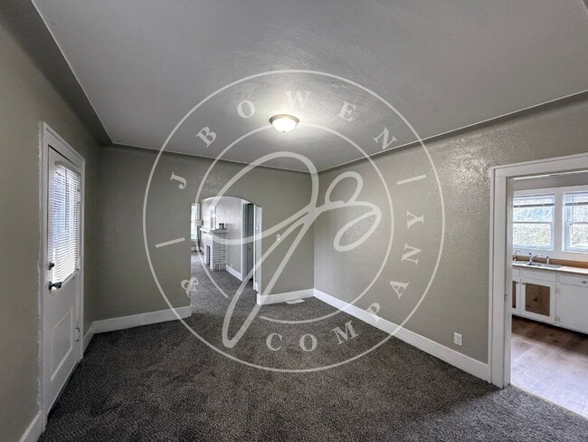 Building Photo - Spacious 3 bedroom 2 bath lower Duplex in Swanton