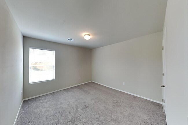 Building Photo - Very Nice 4 Bedroom 2 Bath in El Reno Schools