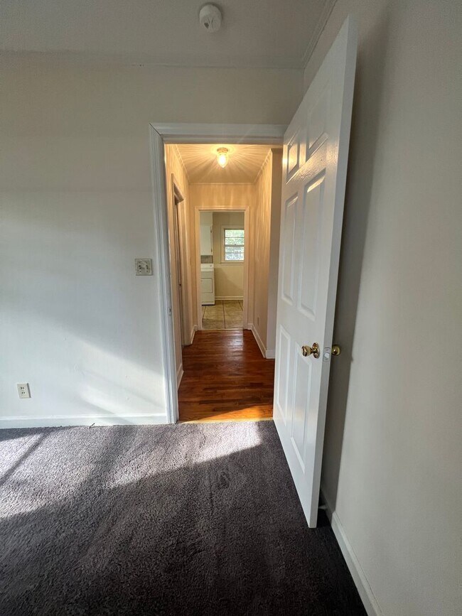 Building Photo - 3 bedroom home located off Neuse Blvd