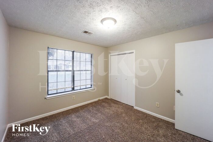 Building Photo - 1327 Labelle St