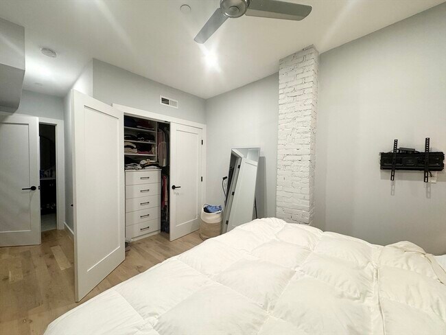 Building Photo - 278 Sumner St