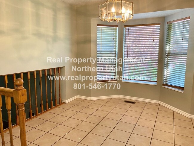 Building Photo - 5 Bedroom Home In West Point Available Now!