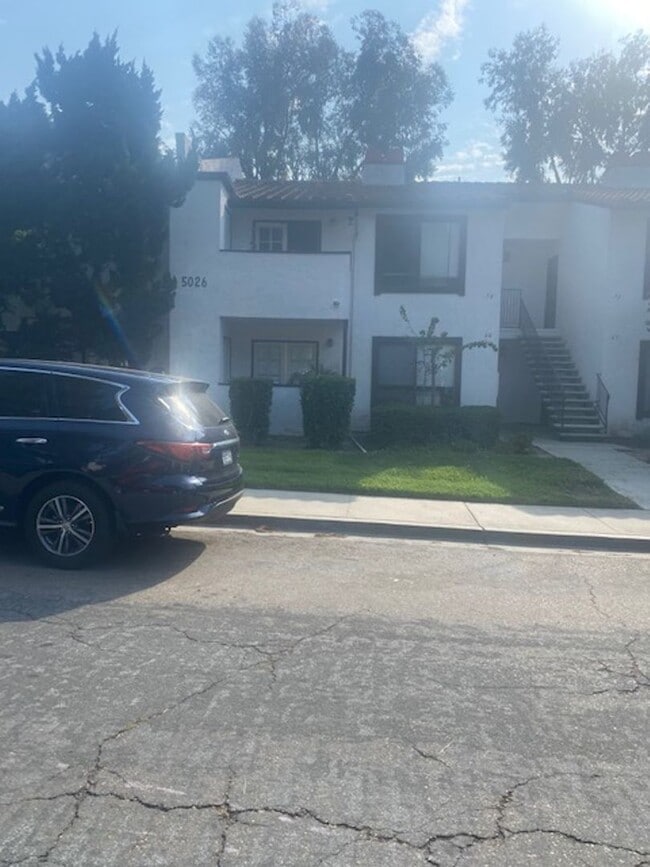 Building Photo - LOCATION, LOCATION 2 Bedroom 2 Bathroom Condo