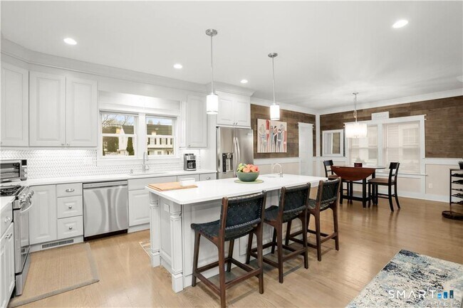 Building Photo - 69 Weed Ave