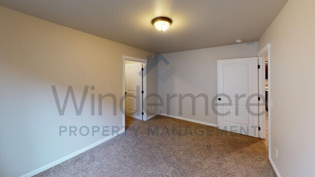 Building Photo - Evan41