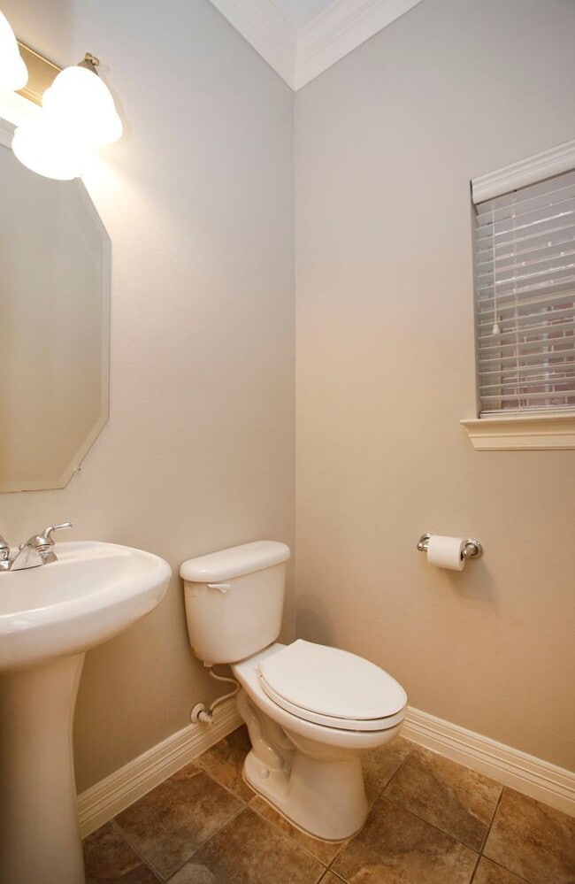 Building Photo - For Lease | 3 Bed, 2.5 Bath |2,468 Sq Ft | Olive Hill Court |