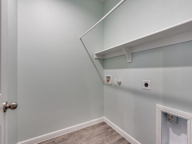 Building Photo - 181 Driftoak Dr