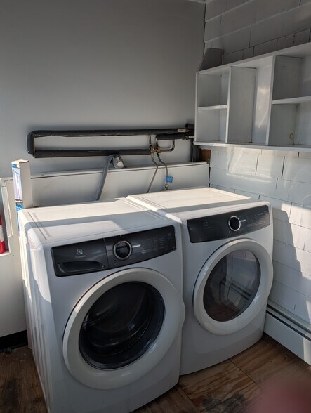 Building Photo - 121 Mansfield Ave