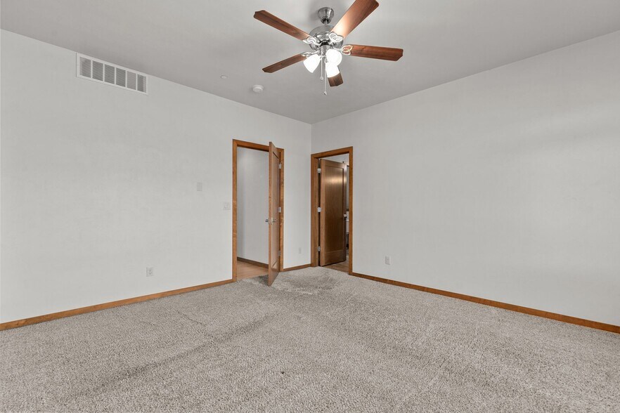 Building Photo - 1141 E Banta Ct