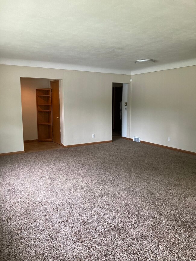 Building Photo - 4124 Lower Beaver Rd