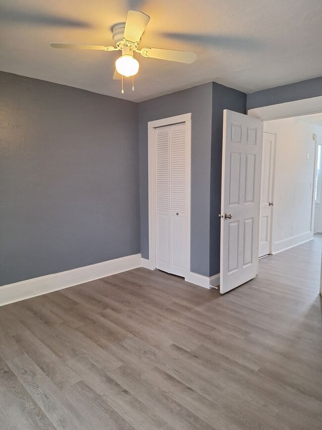 Building Photo - SL MON1527