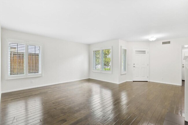 Building Photo - 10976 Glencreek Cir