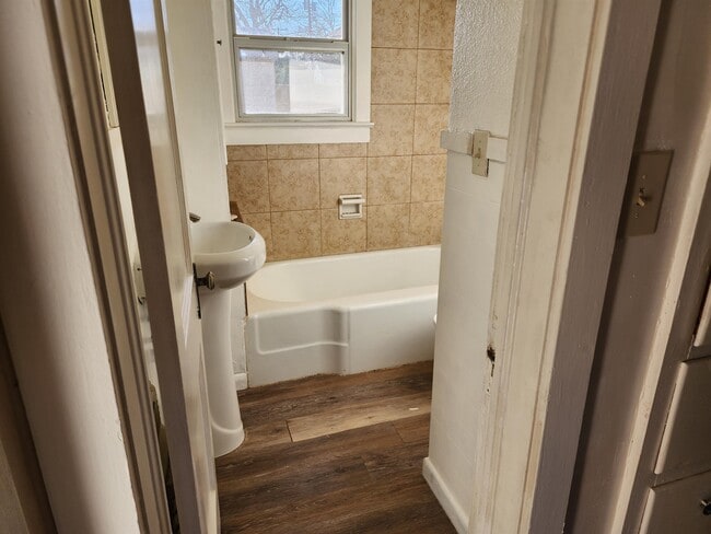 Building Photo - 604 N Ohio Ave