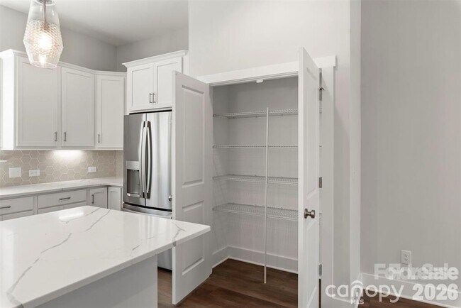 Building Photo - 417 Prine Pl