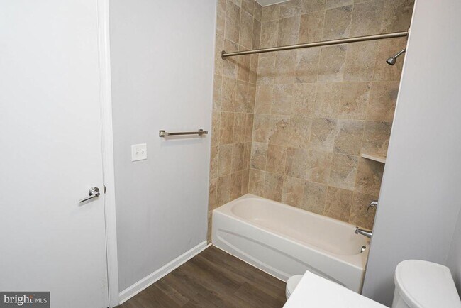 Building Photo - 218 W Main St