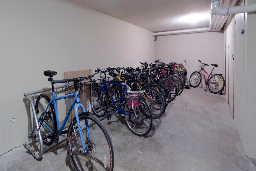 Building Photo - 911 N 73rd St