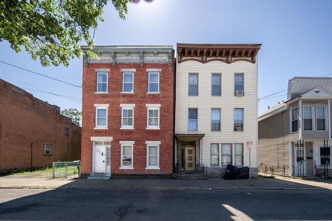 Building Photo - 53 Main St