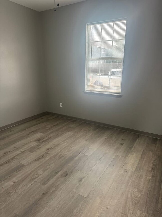 Building Photo - 6439 Waldron Dr