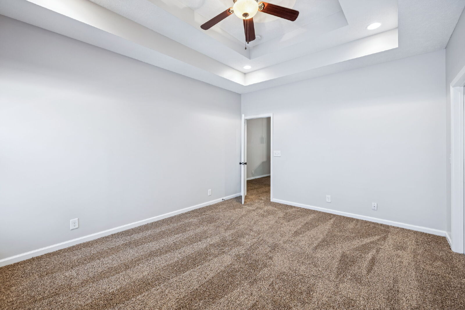 Building Photo - 634 Hidden Valley Dr