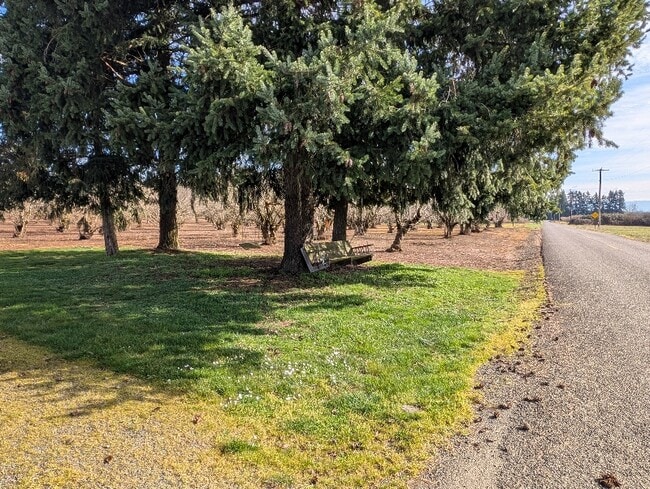 Building Photo - 12995 NE Carl Rd