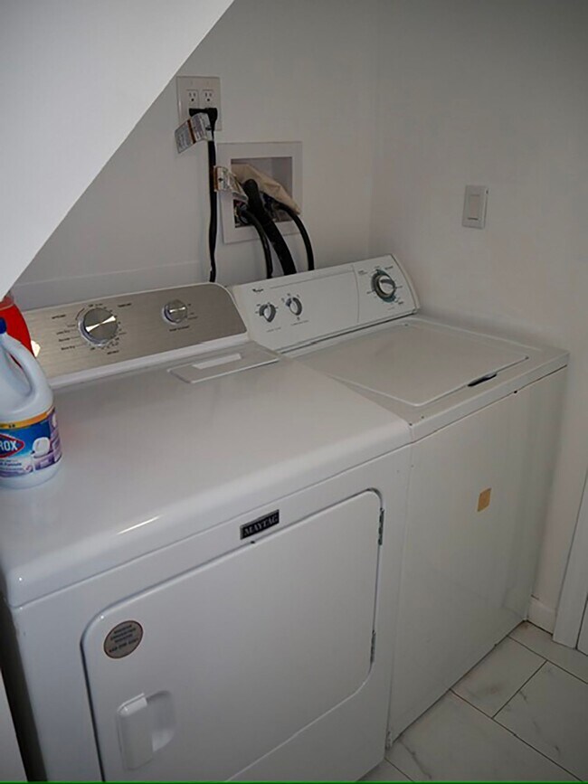 Building Photo - 410 Morningside Ave