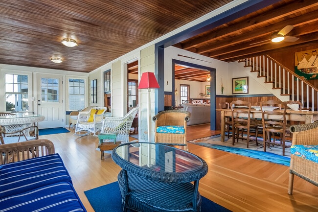 Building Photo - 121 Overshore Dr W