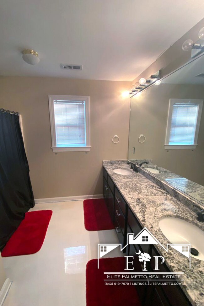 Building Photo - Beautiful Brick Home for Rent – Spacious, Bright & Welcoming