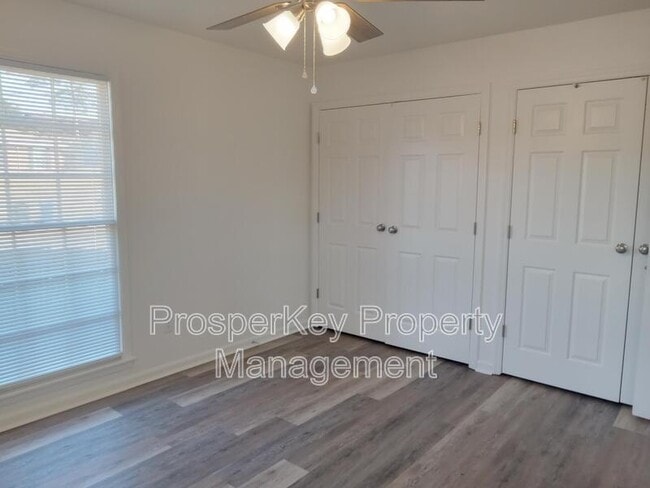 Building Photo - 137 Sycamore Ct