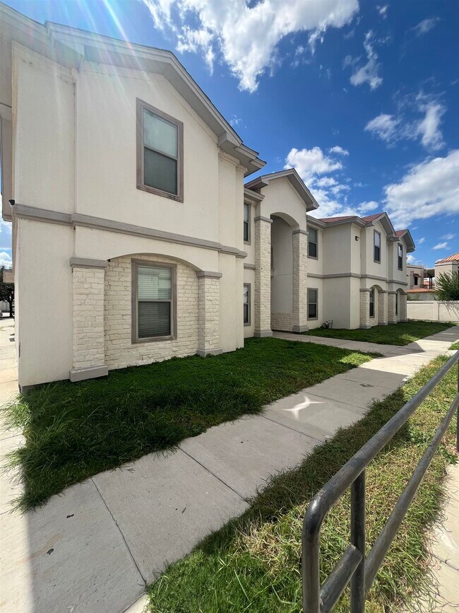 Building Photo - 7615 Laguna Del Mar Ct