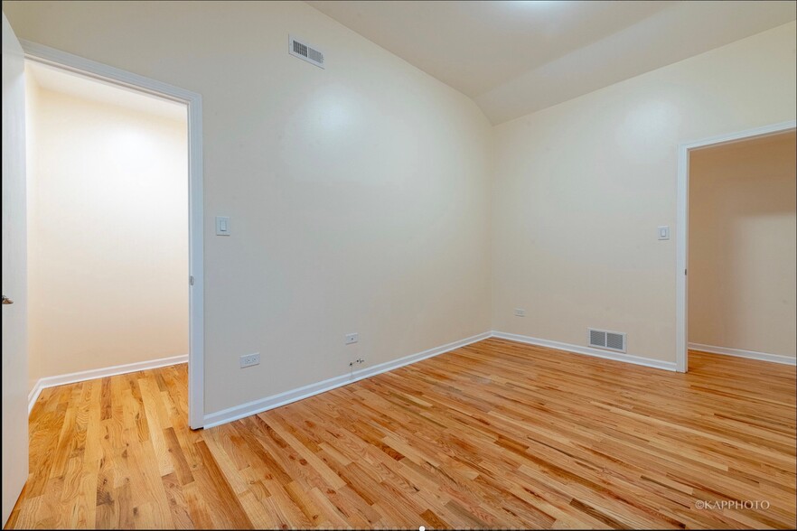 Building Photo - 2435 W Polk St