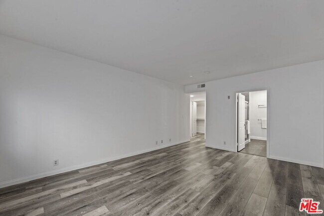 Building Photo - 1811 Manning Ave