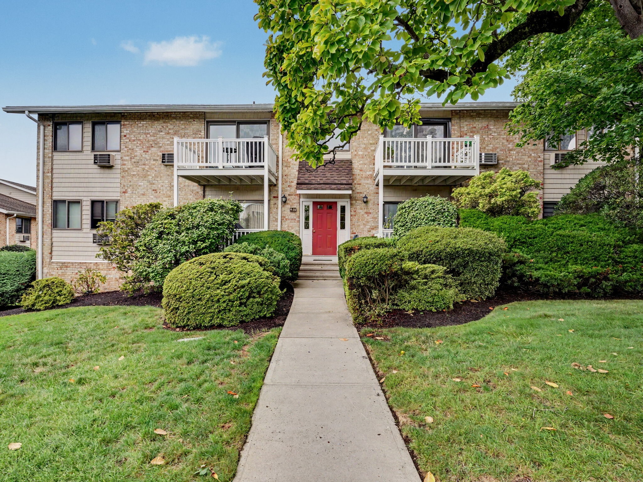Building Photo - 180 Glenbrook Rd