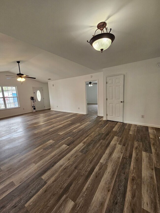 Building Photo - Renovated 4 Bedroom Home!
