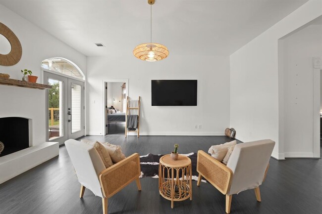 Building Photo - 510 Camino De Rancho
