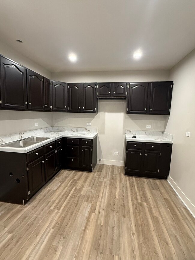 Building Photo - 16913 Jodave Ave