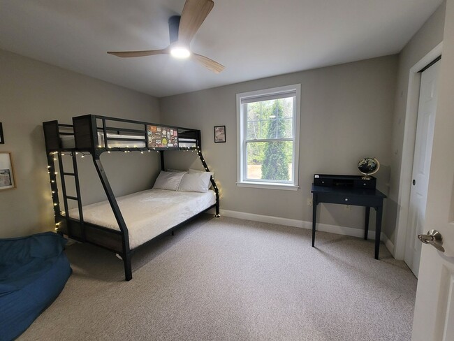 Building Photo - 6 month SUMMER SEASONAL on the River - $500 DISCOUNT!! - $2400/mo 2 bed 2 bath available now!