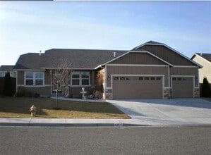 Building Photo - 420 S Penn Pl