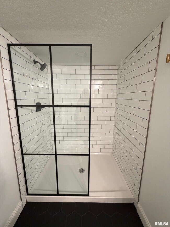 Building Photo - 2625 E 56th Ct