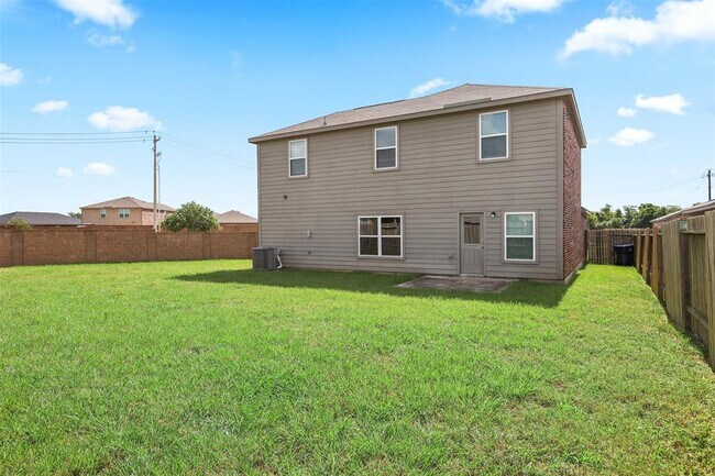 Building Photo - 2201 Bowline Rd