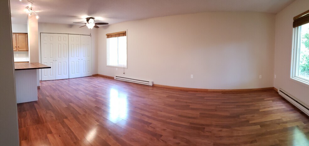 Building Photo - 720 W Village Rd