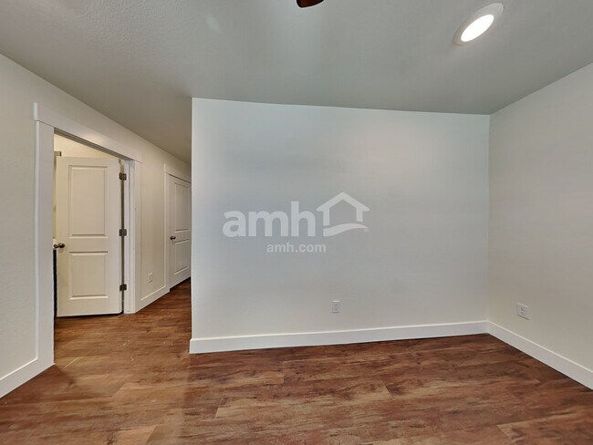 Building Photo - 3921 Wyedale Wy