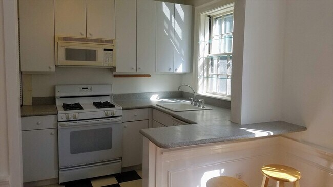 Building Photo - 77 Martin St