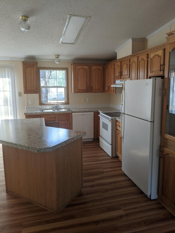 Building Photo - 73 Forest Dr