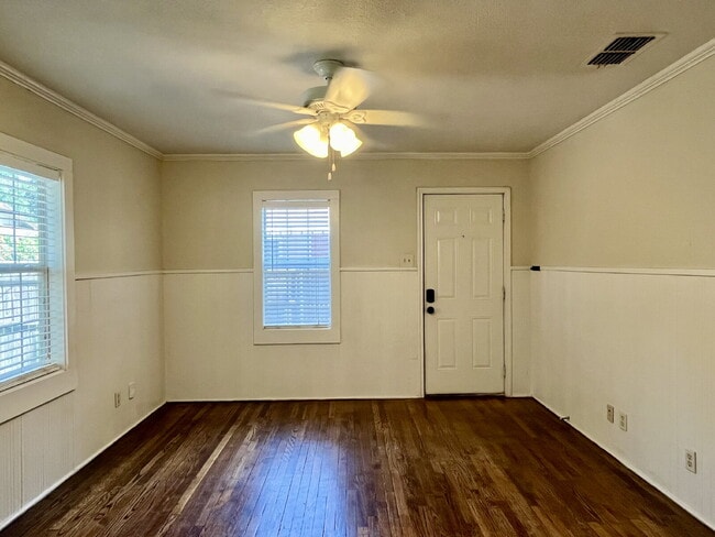 Building Photo - Tech Terrace Area Home with Private Yard & Washer/Dryer