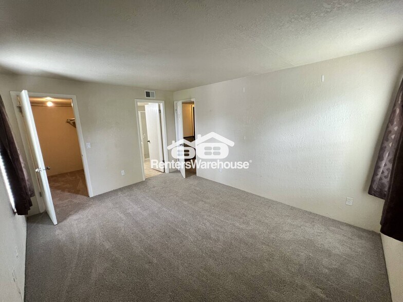 Building Photo - 14120 E Temple Dr