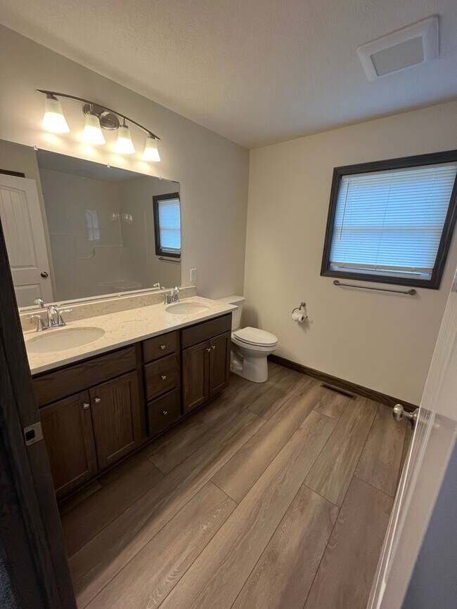 Building Photo - 786 Glory Dr