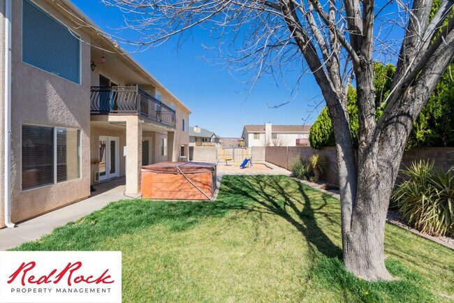 Building Photo - 5 Bedroom Pet Friendly Home! MOVE IN SPECI...