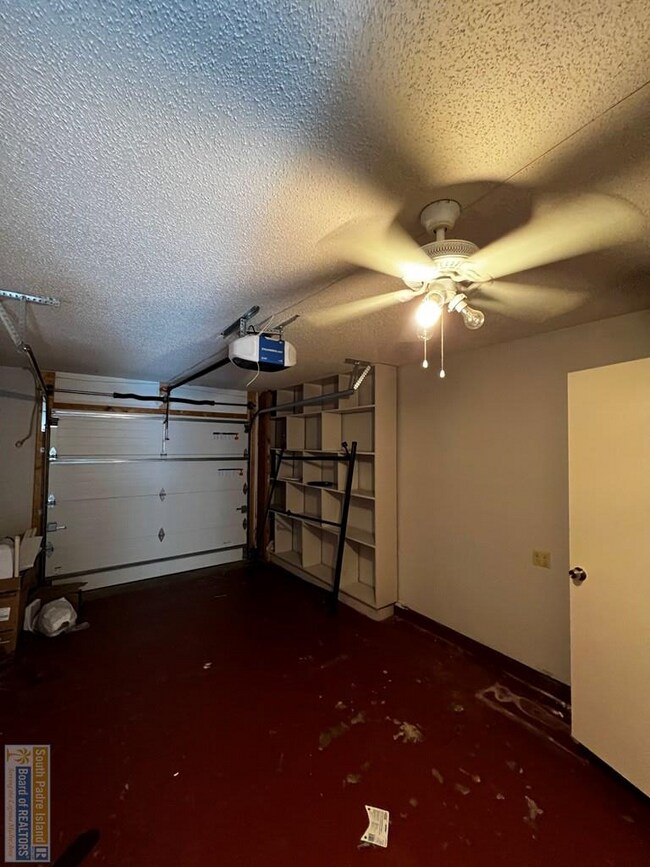 Building Photo - 2813 Capri St