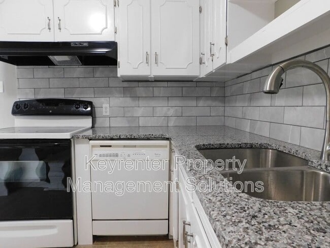 Building Photo - 2317 Cortland St