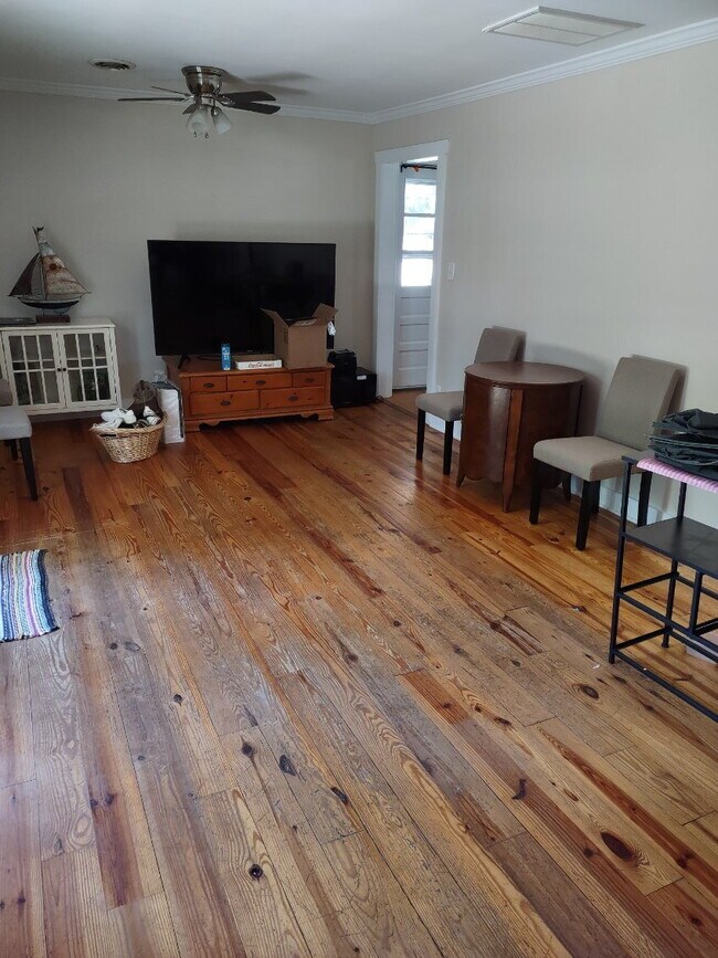 Building Photo - Furnished Charming 1-Bedroom with Private On-Suite Bathroom in Pfafftown!